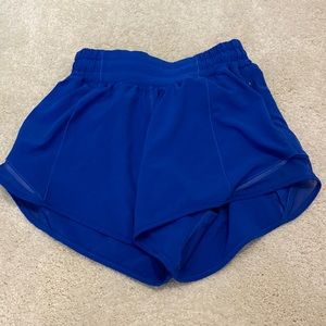 Lululemon Hotty hot 2.5 inch shorts